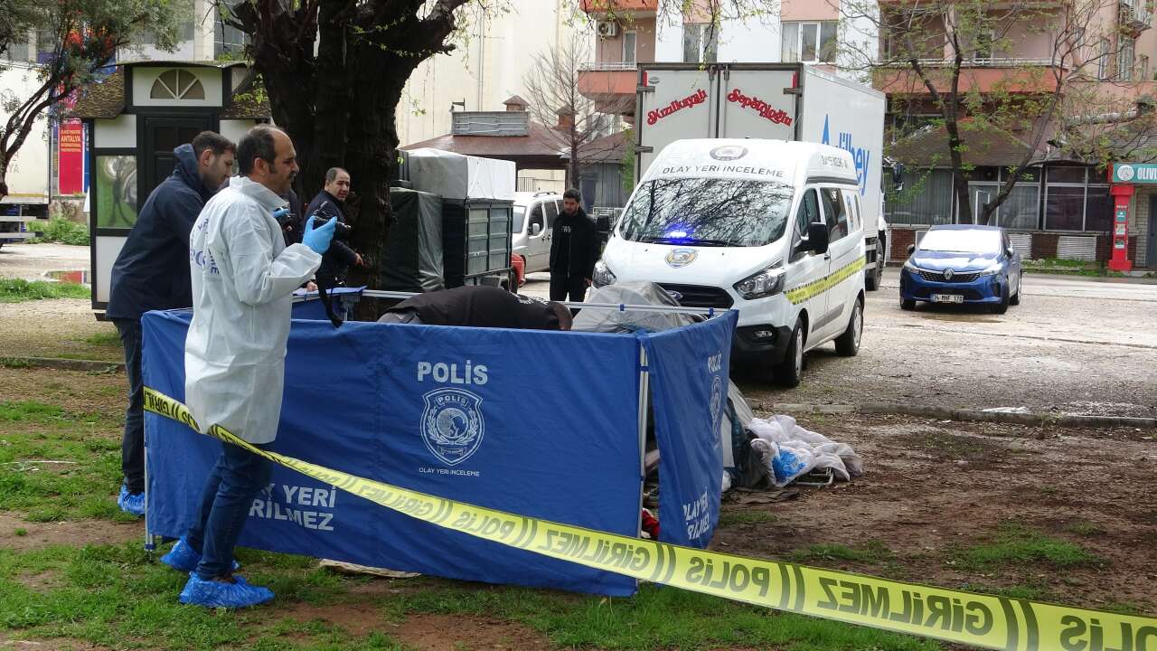 Parktaki çadırda şüpheli ölüm! Cebinden çıkan kart dikkat çekti 5